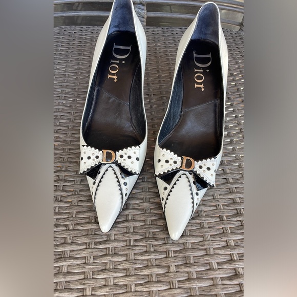 Christian Dior White/Black Leather And Patent Studded pumps - Picture 2 of 15